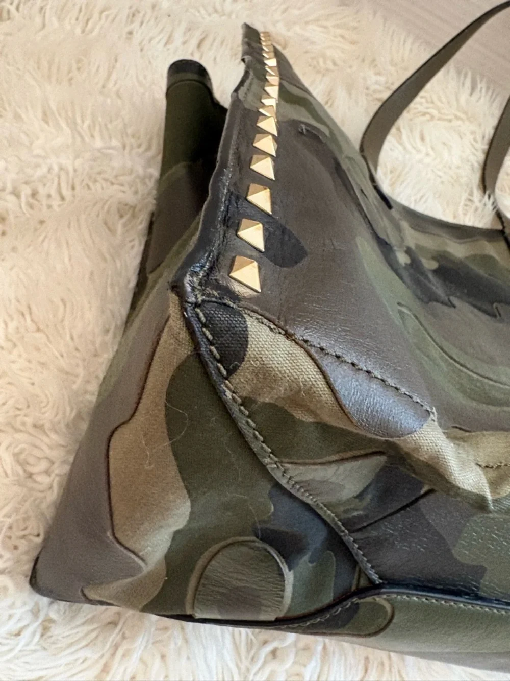 Authentic Valentino Rockstud Reversible
Camouflage Camo Tote - Picture 9 of 15